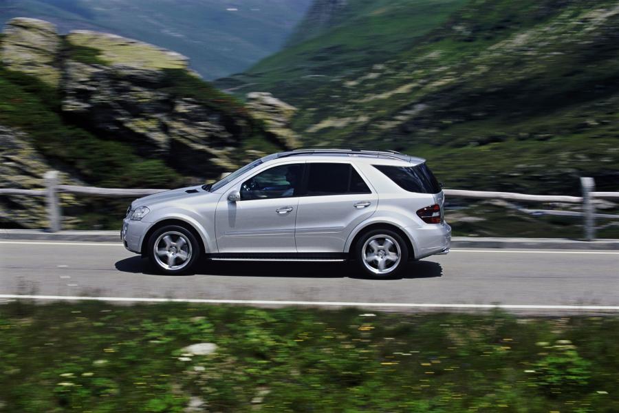  Mercedes-Benz ML63 AMG 2007 года  (фото 33 из 42)